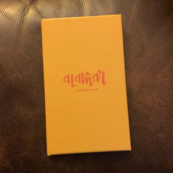 Alamar Cosmetics - Reina Del Caribe Vol.1 Palette - Picture 4 of 8